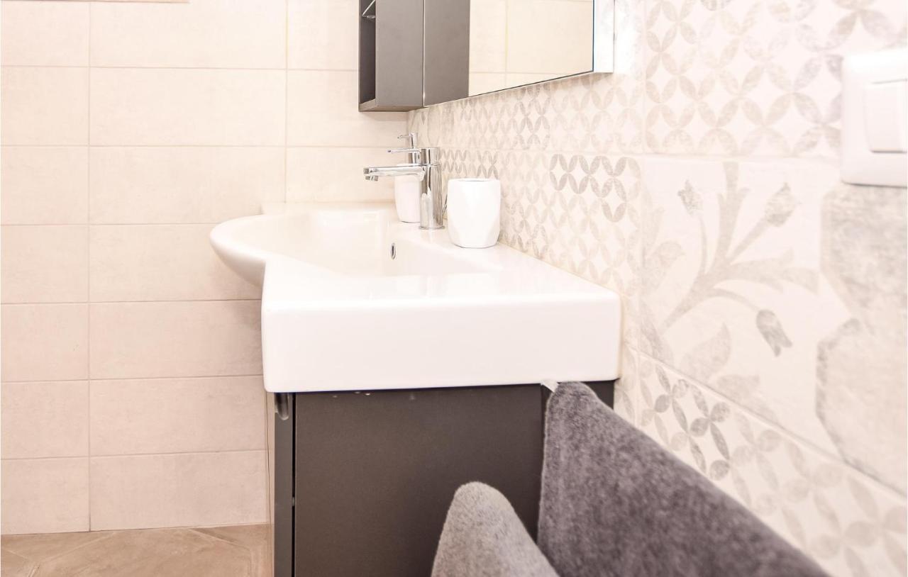 Cozy Home In Anguillara Sabazia With Kitchenette מראה חיצוני תמונה